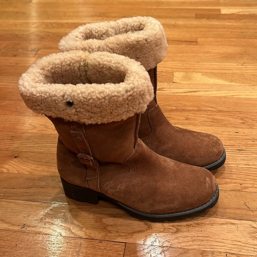 UGG Bellvue II Boots in Chestnut